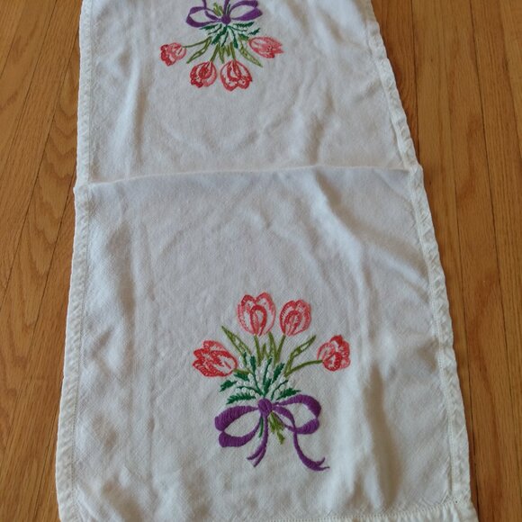 Vintage Embroidered Table Runner Doily Flower Bouquet 14"x30" Rectangular - Picture 3 of 15